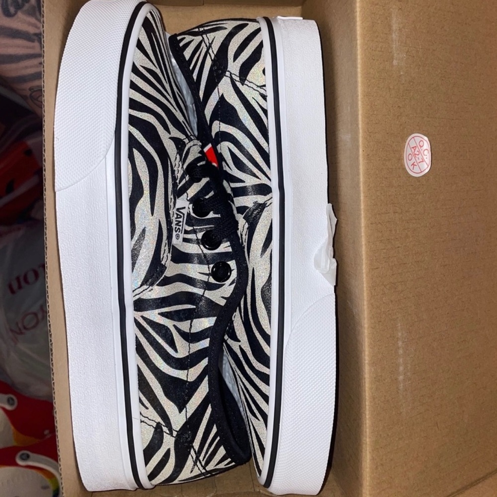 Vans - Picture 1 of 4